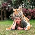 El mejor amigo de esta mujer es un tigre