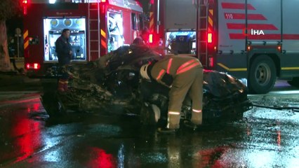 İzmir’de feci kaza!...Takla atan araçtan caddeye savruldular: 2 ölü, 1 yaralı