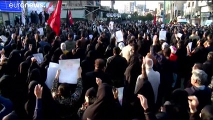 عشرات الآلاف في شوارع الأحواز جنوب غرب إيران لتكريم الجنرال سليماني