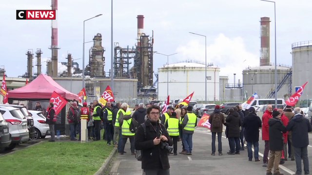 Le blocage des raffineries continue