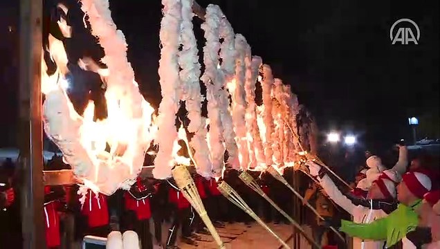 JAK timlerinden Sarıkamış şehitleri anısına meşaleli kayak gösterisi