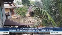 Warga Sangihe dan Relawan Bersihkan Sisa Banjir dan Longsor
