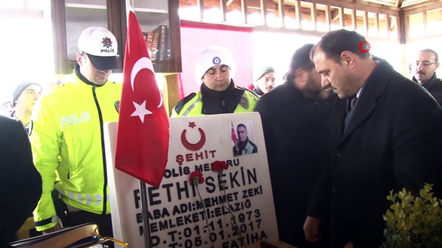 Şehit polis memuru Fethi Sekin, ölüm yıldönümünde mezarı başında anıldı