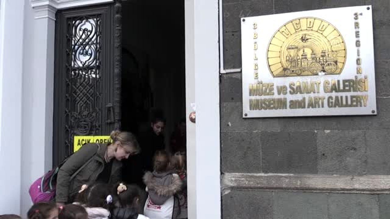 İzmir Müze ve Sanat Galerisi "Türk demir yolları tarihi"ne yolculuk yaptırıyor