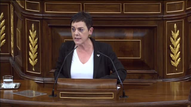 Gritos de fuera, fuera desde la bancada de Vox tras la intervención de EH Bildu