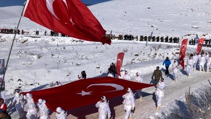 Sarıkamış şehitleri on binlerce kişinin katıldığı yürüyüşle anıldı