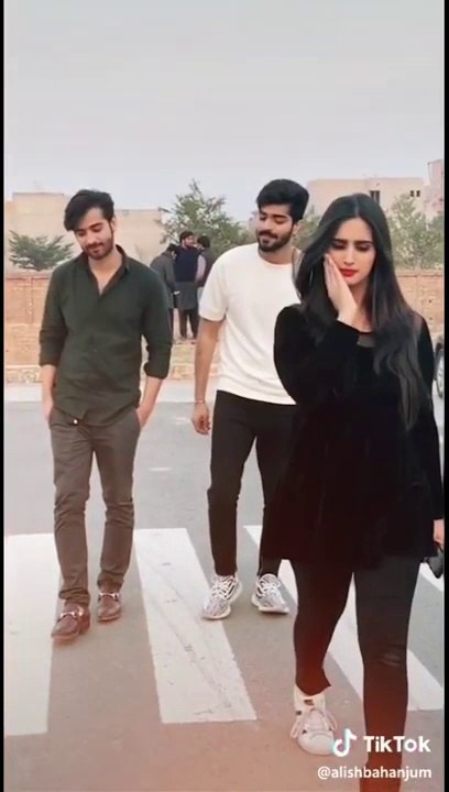Alishbha Anjum_New Tikk Tokk Videos  _ trending _ famou(720P_HD)