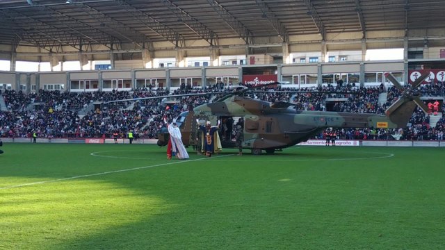 Los Reyes Magos bajan del helicóptero en Logroño