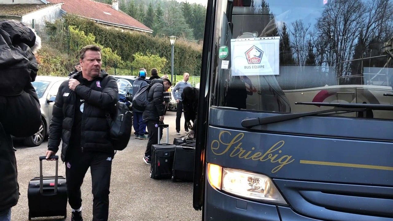 Coupe de France : l'arrivée des joueurs de Lille au stade Gasser de l'US Raon-l'Etape