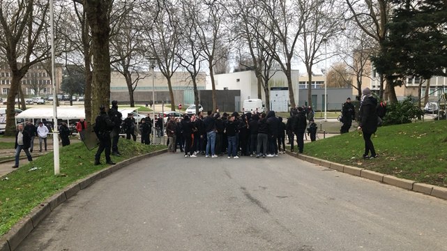 Le kop lorientais arrive au stade