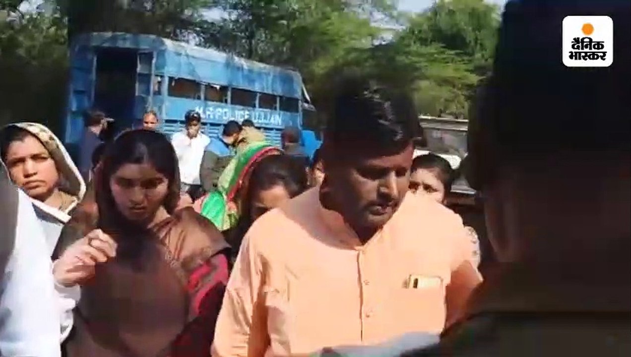 बगैर अनुमति महापुरुषों की प्रतिमा स्थापित करने के प्रयास में नागदा नपा अध्यक्ष सहित 13 लोगों को पुलिस ने किया गिरफ्तार
