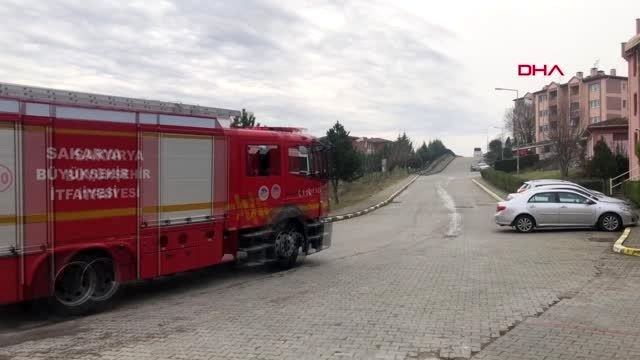 Sakarya apartmanda çıkan yangında 3 kişi dumandan etkilendi