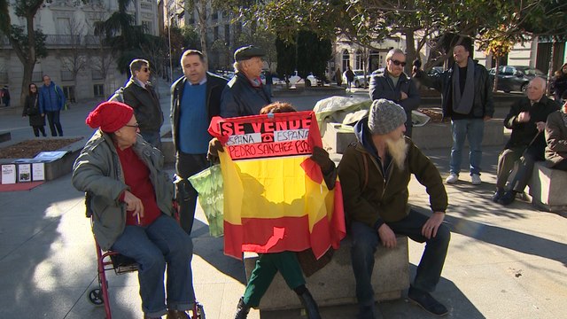 Manifestantes se concentran contra la investidura de Sánchez