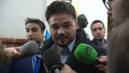 Los diputados abandonan el pleno tras realizar la primera votación