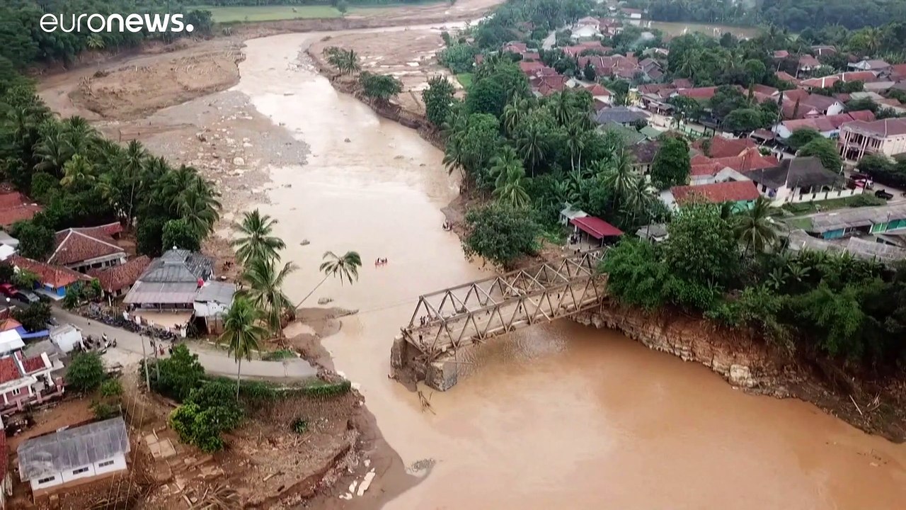 Pelo menos 60 vítimas mortais devido às cheias na Indonésia