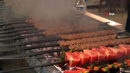 Adana Kebap İlk Kez Siyez Pidesiyle Servis Edildi