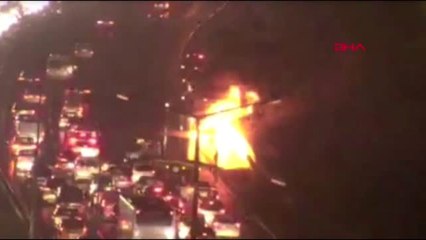 Fsm köprüsü çıkışında otomobil yandı