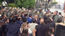 Los militares impiden entrar a Guaidó a la sede de la Asamblea Nacional