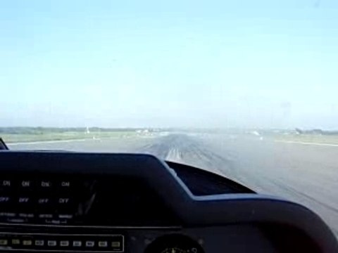 Décollage à Brest LFRB en DR400