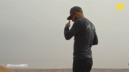 عبده فغالي وحيدا في الربع الخالي.. ماذا فعل في هذا الموقف؟