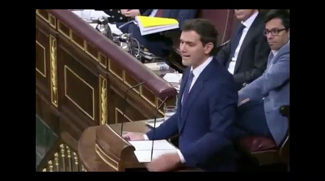 Rivera sacude estopa a la vicepresidenta por sectaria: Si usted no es militante socialista y quiere ir al 8M, envíe un SMS con las palabras 'Carmen Calvo, bonita'