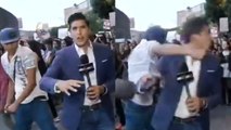 Propinan una ‘masculina torta’ al reportero en la marcha contra la ‘violencia machista’