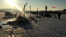 Buz kırıldı, 30 araç suya battı