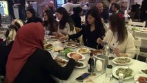 Adana Kebap ilk siyez pidesiyle servis edildi