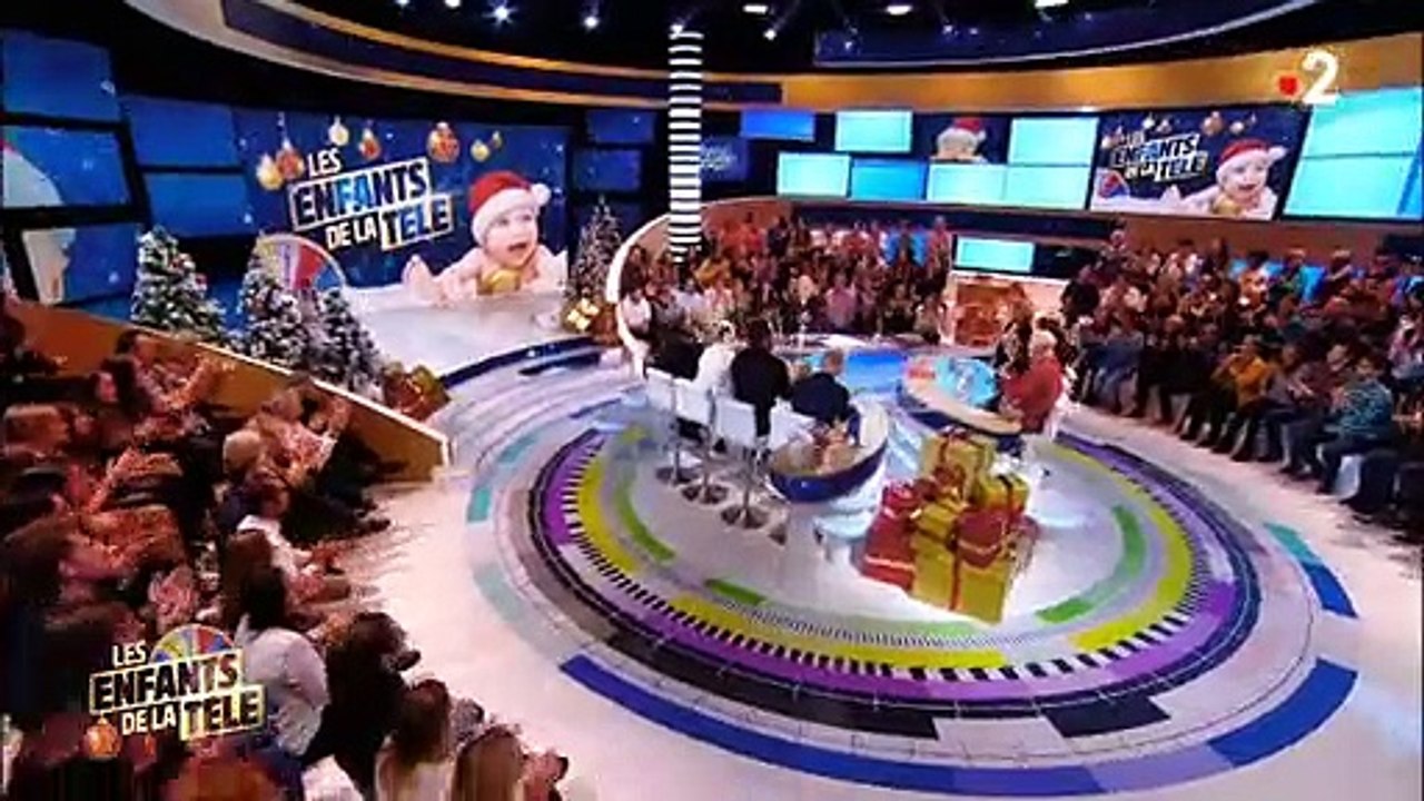 Dans "Les enfants de la télé", Laurent Ruquier apparait à nouveau avec un plâtre après une nouvelle chute - VIDEO