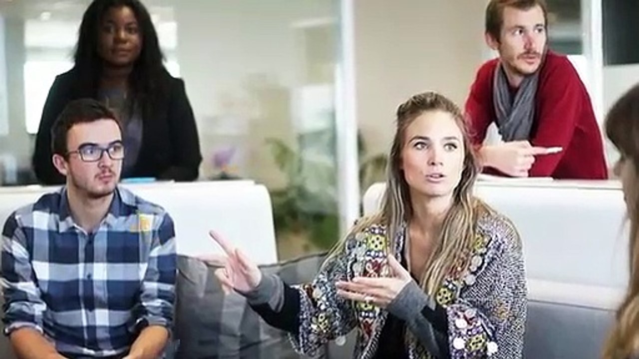 14 signs a girl likes you (HINDI)   how to know if a girl likes you   how to know she likes me