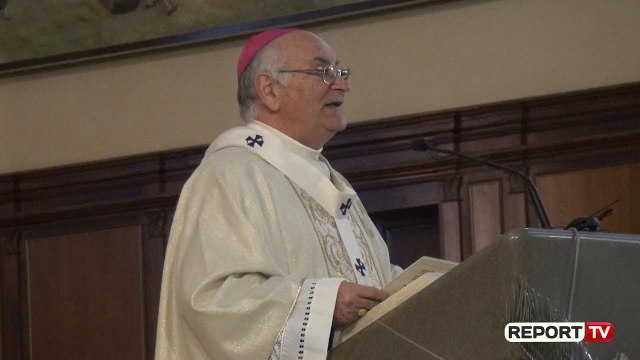 Report TV - Imzot Massafra mesazh për Krishtlindje: Të angazhohemi për të rimëkëmbur Shqipërinë!