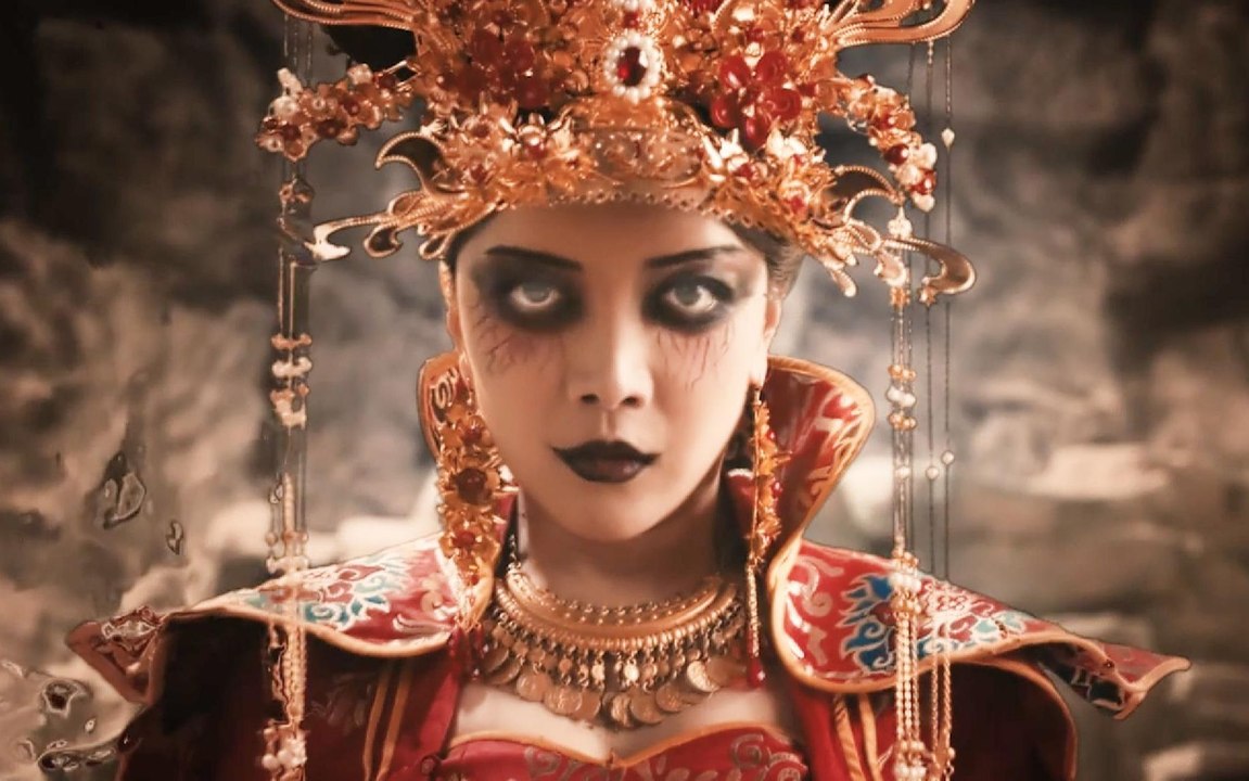 【晓敏讲故事】盗墓贼开启石棺后，唤醒了沉睡千年的女尸，就是起床气有点大