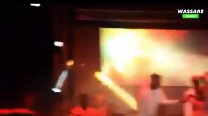 Show Akhlou pridise : Queen BIZ et sa danse " coller le petit " yaw yam fiit kii dafa ragal sa femme