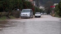 Serik'te şiddetli yağış; dereler taştı