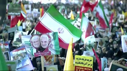 Скачать видео: Soleimani-Tötung: Massentrauer im Iran - Trump droht Irak