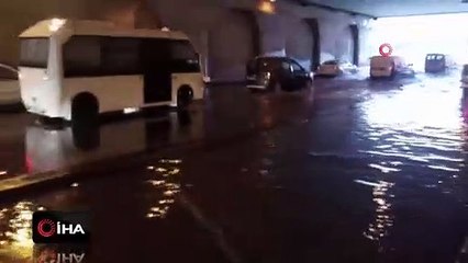 İstanbul'da altgeçit sular altında kaldı