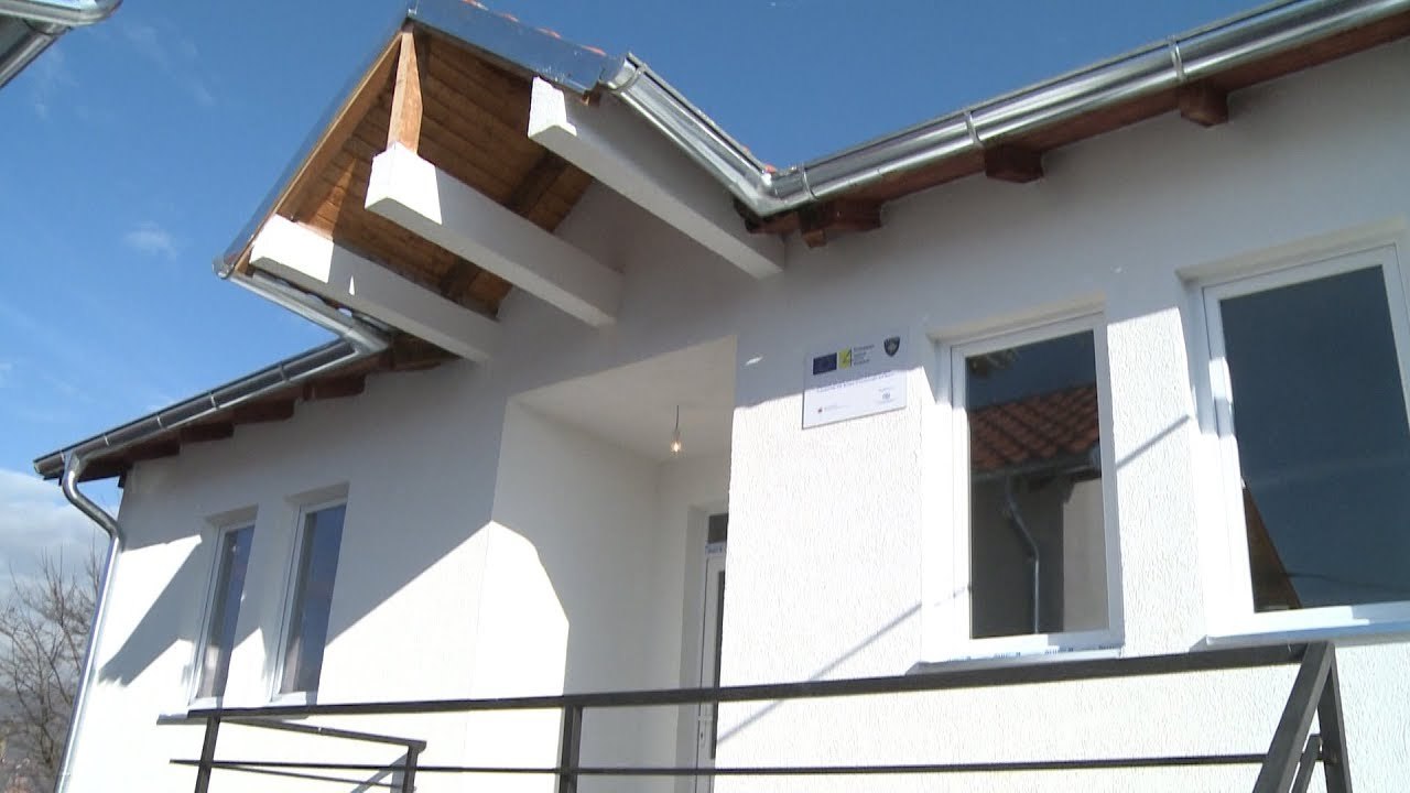 Familjet e zhvendosura të komuniteteve Rom, Ashkalinje dhe Egjiptian bëhen me shtëpi të reja-Lajme