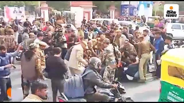 राजस्थान यूनिवर्सिटी में छात्रों का प्रदर्शन