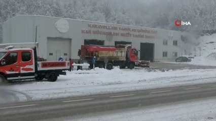 Kardan ulaşıma kapanan Bursa-Ankara yolu trafiğe açıldı