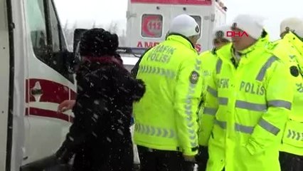 Eskişehir -ankara karayolunda bir yolcu otobüsünün buzlanan yolda yan yatması sonucu meydana gelen...