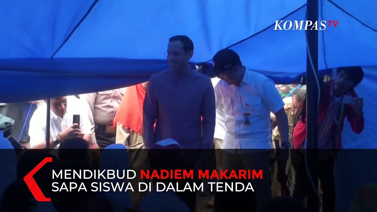 Datangi Sekolah Rusak, Nadiem Berjanji Akan Perbaiki