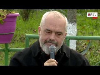 Rama ne burgun e grave, i terheq vemendjen nje punim: Do ta blej...