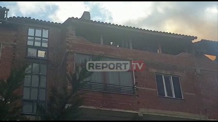 下载视频: Report TV -Zjarr në katin e pestë në një pallat në Pogradec! Digjen dy apartamente