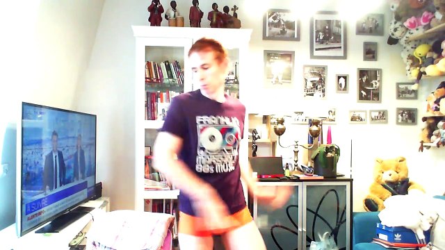 Wiwi kameloualise étranges nuages de Bertrand Burgalat