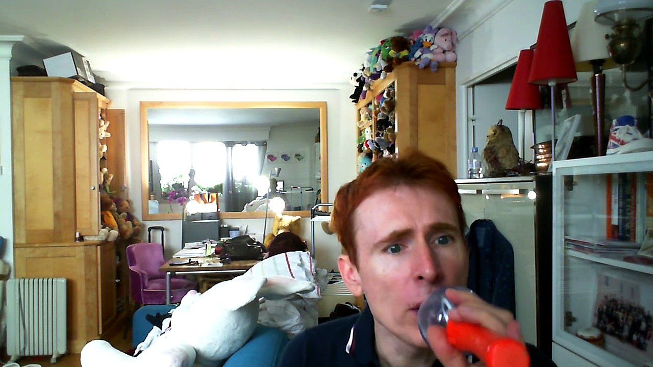 Wiwi égratigne "voli me jos ovu noc" de Denis & Denis