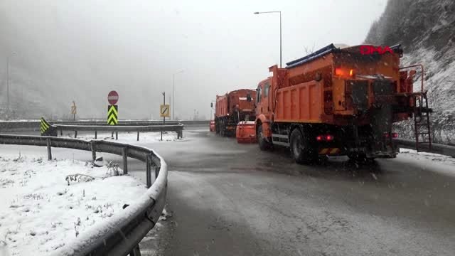 Bolu dağı'nda kar yağışı - tem'in bolu dağı geçişinde kar etkili oluyor