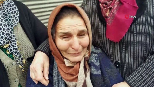 Yaşlı kadın evinin çatısı yanışını gözyaşları içinde izledi