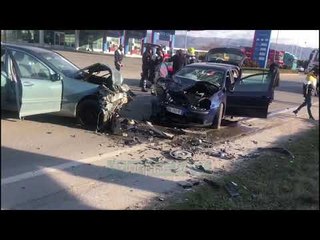 Makinat bëhen copa, disa të plagosur - News, Lajme - Vizion Plus