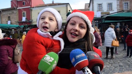 Korçë/ Babagjyshat në Paradë, marshojnë në mes të qytetit