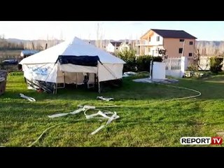 Report TV - Banesën ia shembi tërmeti, prindërit e moshuar i çon në 'emigrim' nga acari i dimrit